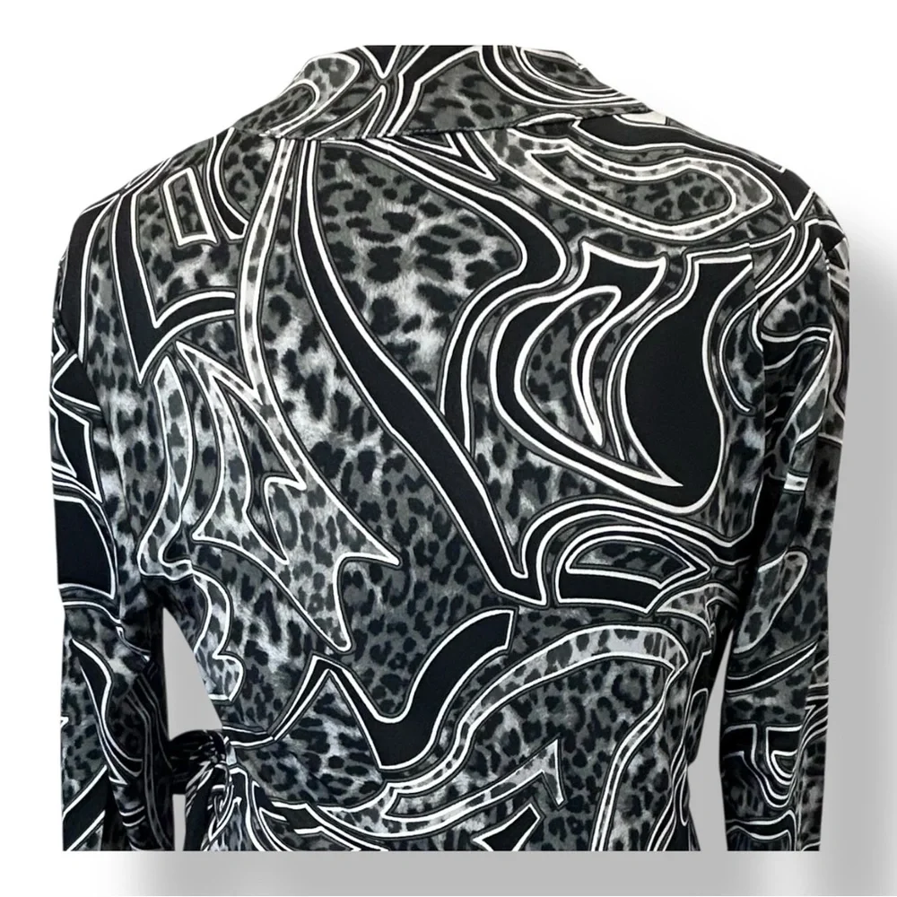 Carmen Marc Valvo Women’s 3/4 Sleeve Wrap Blouse Abstract Leopard Black/White L - Picture 6 of 10